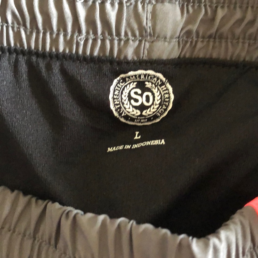 Shorts - Picture 2 of 3